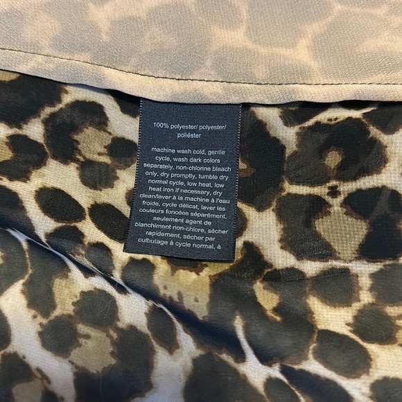 🐆Tommy Hilfiger🐆 Leopard print, tie neck blouse.  Size L - Picture 5 of 11